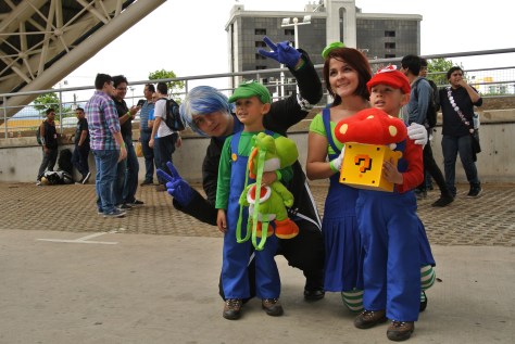Cosplayers family pose for a photo. Image by Eduardo Libby