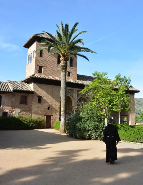 Image of a priest walking in the Alhambra. Photo by Eduardo Libby