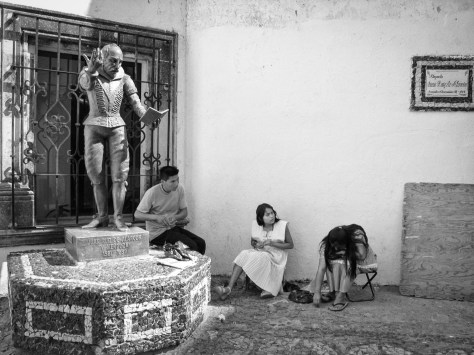 Image of a sculpture of playwriter Juan Ruiz de Alarcon, and local jewelry makers. Photo by Eduardo Libby