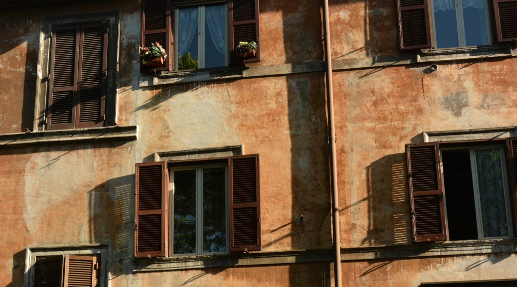 Image of windows in Rome. Photo by Eduardo Libby