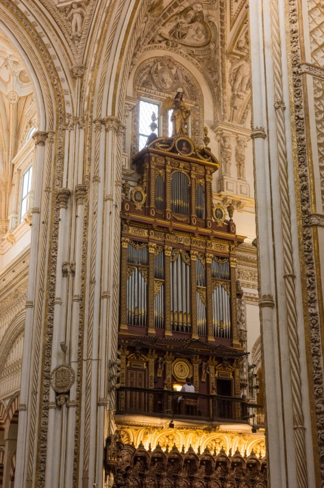 Imag of a person playing the organ at the Mosque-Cathedral of Cordoba. Photo by Eduardo Libby