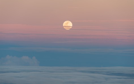 Supermoon moonrise. Photo by Eduardo Libby