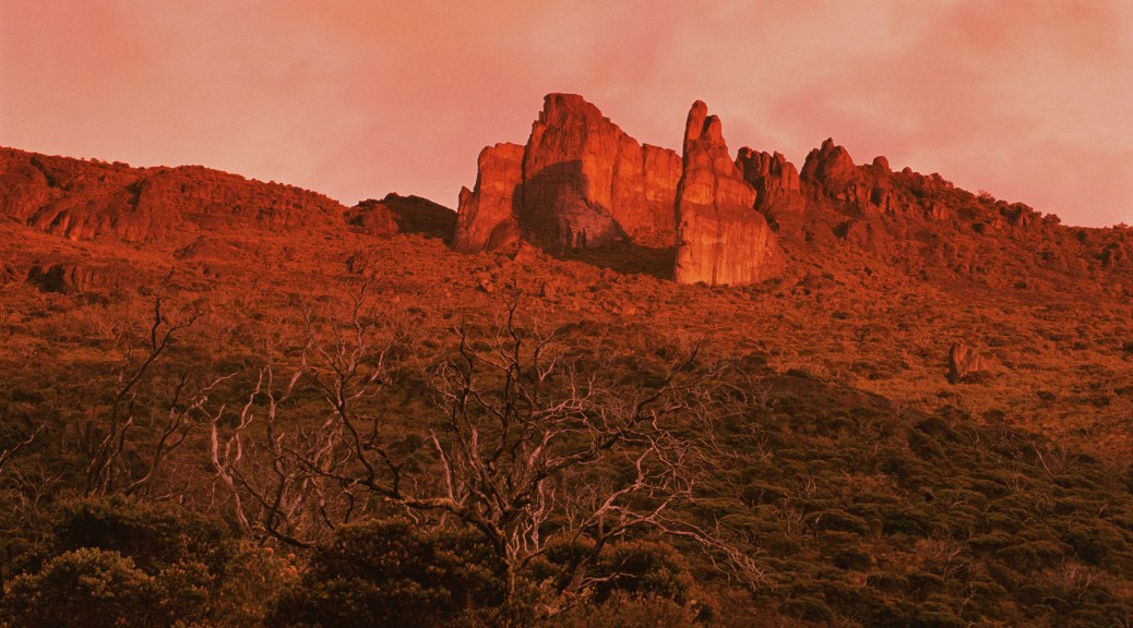 Los Crestones Hill at sunset. Costa Rica. Photo by Eduardo Libby