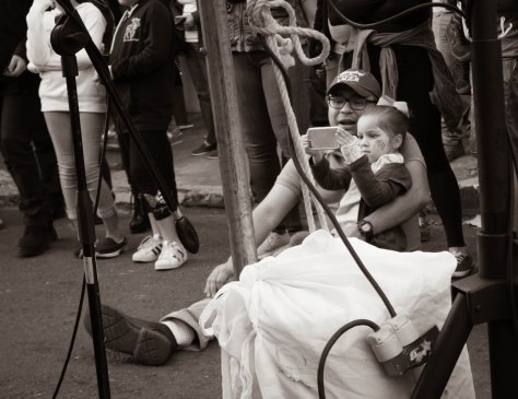 First smartphone lesson for a father and daughter. Photo by Eduardo Libby