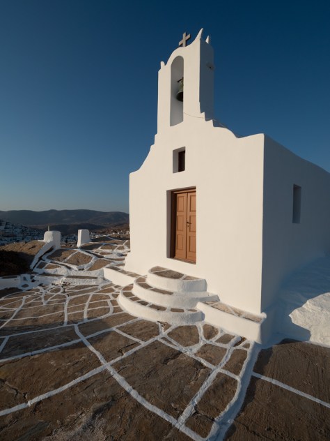 Chapel on a Hill in Chora. Photo by Eduardo Libby