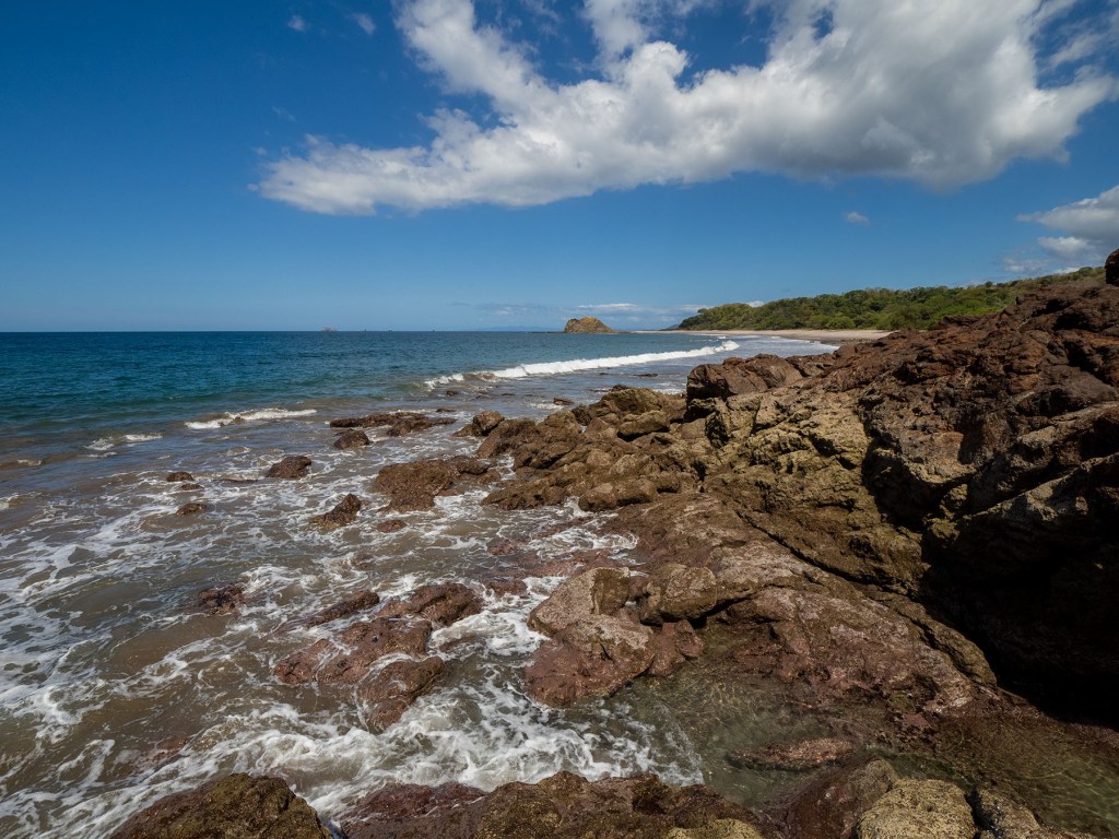 Image of the rocks north of Playa Real in Guanacaste, Costa Rica. Photo by Eduardo Libby